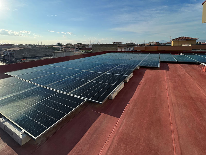 Impianto Fotovoltaico 51 kWp + 30 Kwh batterie - Crispano, (Napoli) DMT Solar impianti fotovoltaici in tutta Italia residenziale e aziendale business, installatore certificato Tesla Powerwall e Sunpower Maxeon