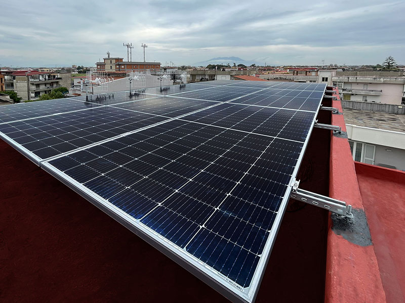 Impianto Fotovoltaico 51 kWp + 30 Kwh batterie - Crispano, (Napoli) DMT Solar impianti fotovoltaici in tutta Italia residenziale e aziendale business, installatore certificato Tesla Powerwall e Sunpower Maxeon