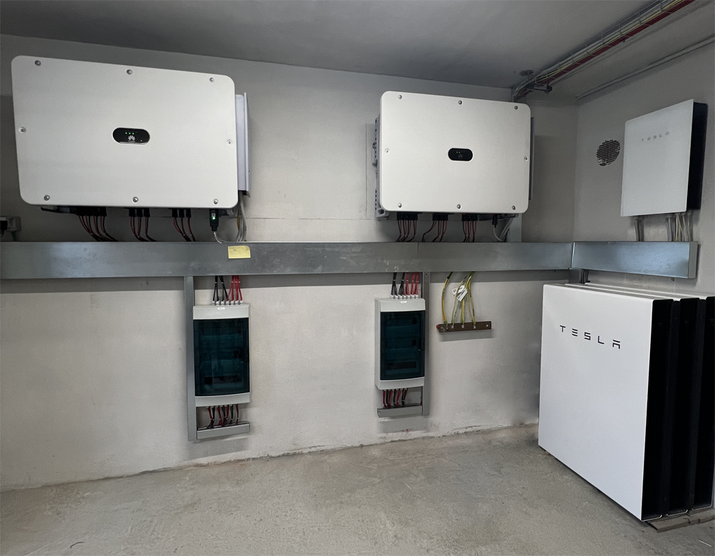 Impianto Fotovoltaico 182 kWp + 3 batterie Tesla 42 kWh Napoli - Carinaro, (Caserta) DMT Solar installatore certificato Tesla Powerwall e Sunpower Maxeon impianto fotovoltaico in Campania